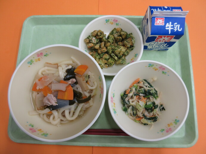 さぬきうどん 茹で野菜ごまだれかけ ビーンズポテト 牛乳