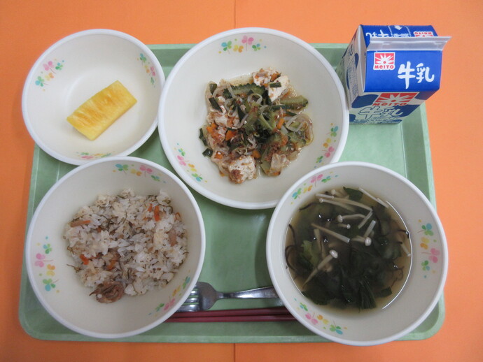 6月23日の給食 シシジューシー もずく味噌汁 ゴーヤチャンプル 石垣島パイン 牛乳