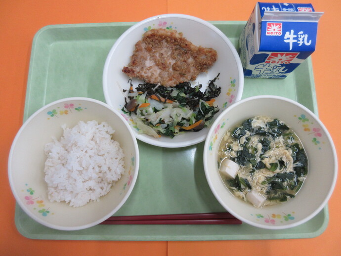 6月27日の給食 ご飯 かきたま汁 豚肉のごまみそ焼き 磯あえ 牛乳