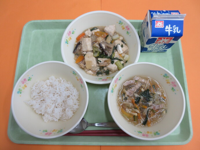 9月8日の給食 ご飯 春雨スープ 八珍豆腐 牛乳