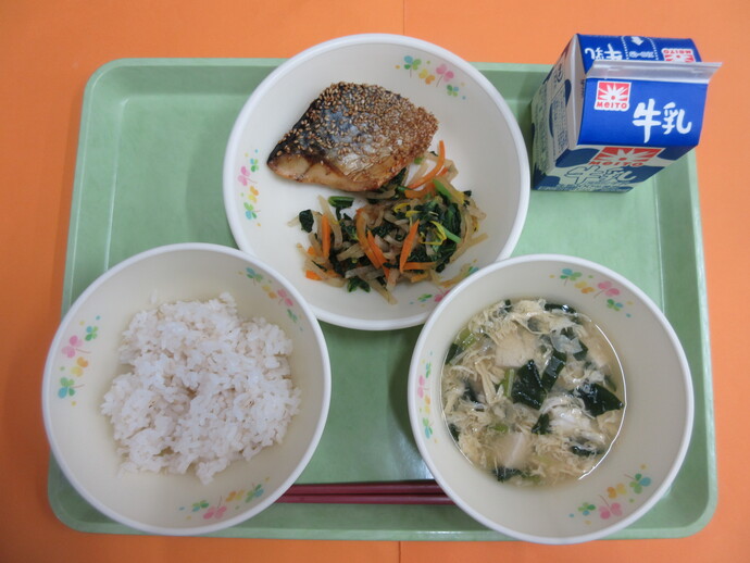 9月9日の給食 ご飯 かきたま汁 さばの南部焼き 菊花びたし 牛乳