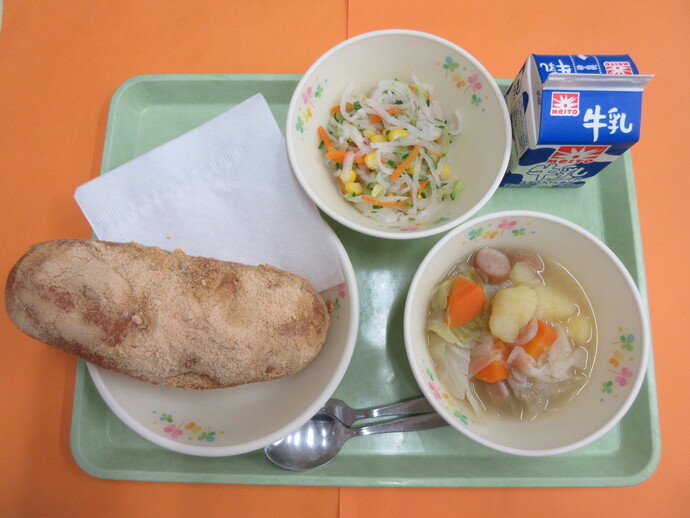 9月16日の給食 きなこ揚げパン ポトフ ダイコーンサラダ 牛乳