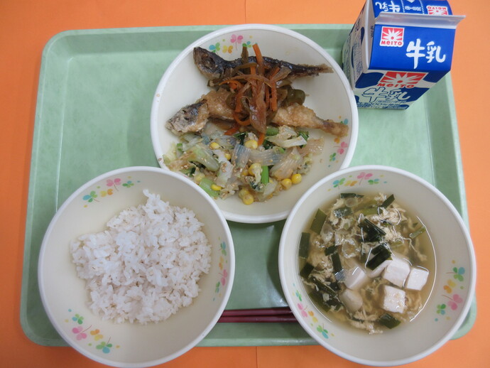 9月19日の給食 ご飯 にらたま汁 豆あじの南蛮漬け こんにゃくあえ 牛乳