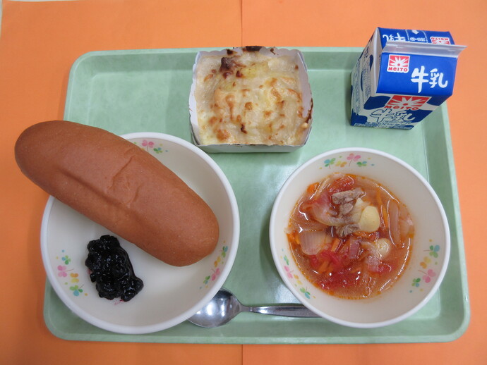 9月30日 コッペパン ブルーベリージャム ミネストラスープ ポテトグラタン 牛乳