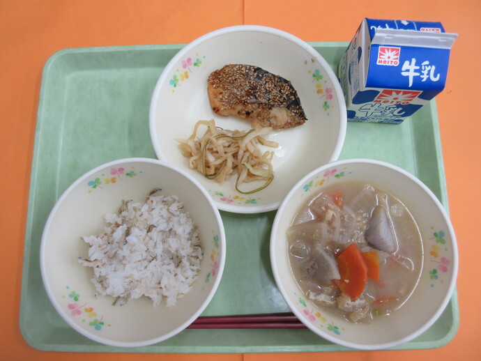 11月10日の給食 じゃこご飯 呉汁 さばの南部焼き はりはり漬け 牛乳