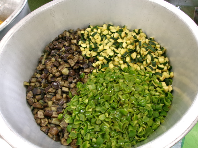 炒めたなす、ズッキーニ、ピーマン