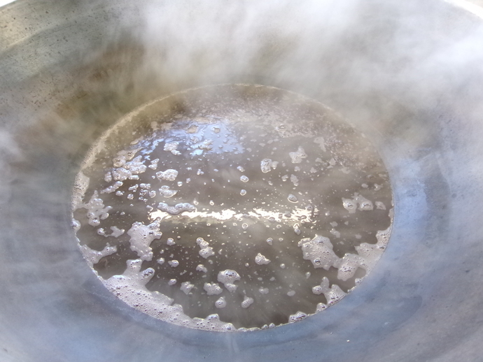 小豆を煮ている様子