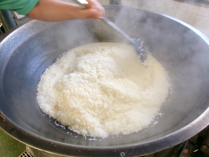 ガス回転釜で炊けたごはん