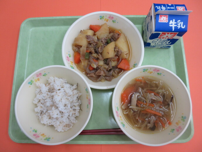 4月9日　じゃこご飯　沢煮わん　肉じゃが　牛乳