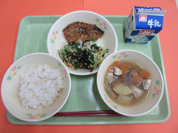 4月16日　ご飯 けんちん汁 さばの南部焼き 磯あえ 牛乳