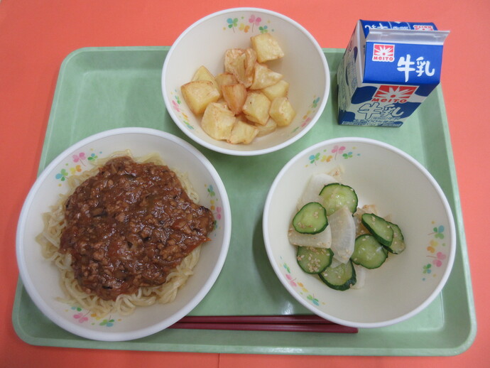5月13日 ジャージャー麺 新じゃが揚げ　華風漬け 牛乳