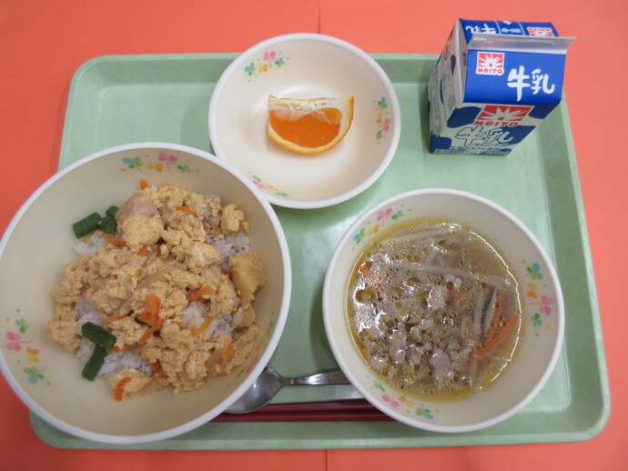5月15日　親子丼 沢煮わん 清見オレンジ 牛乳