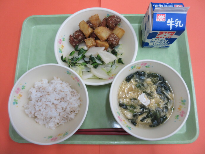 5月19日 ごまご飯 かきたま汁 鰹の甘辛揚げ かぶのレモン風味 牛乳