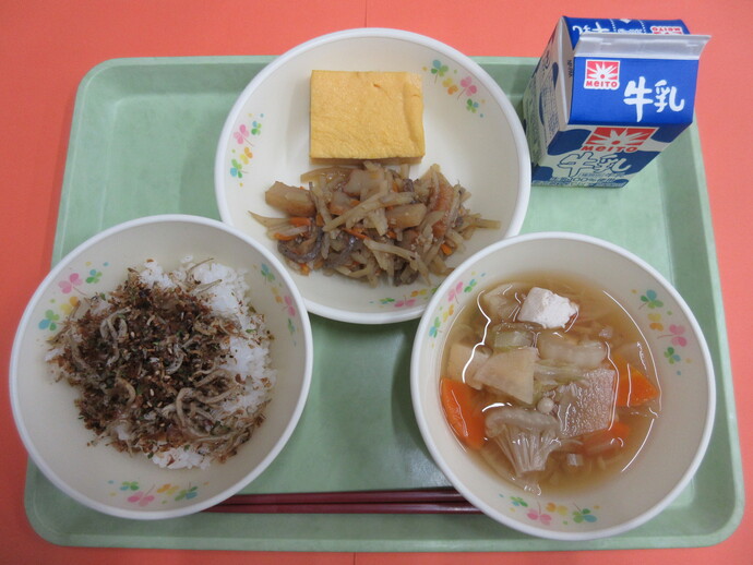 6月2日　ご飯 手作りふりかけ 田舎汁 たまご焼き 五目豆 牛乳