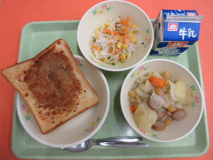 6月9日　セサミトースト チキンポトフ ダイコーンサラダ 牛乳