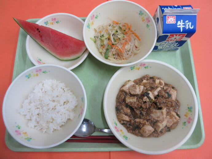 6月15日 ご飯　マーボー豆腐　バンウースー 小玉すいか